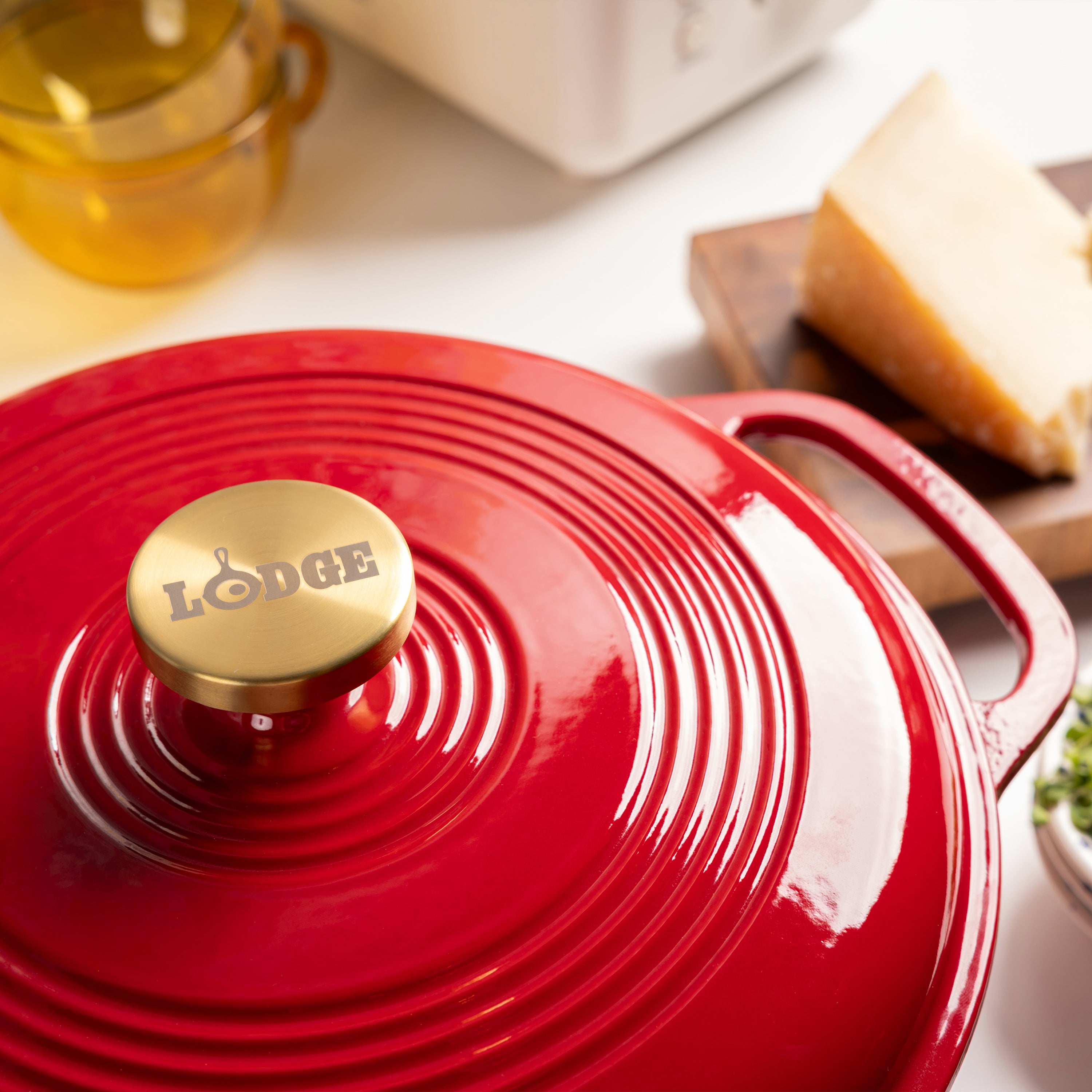 Detail of the Lodge 6-quart Essential Enamel Dutch Oven in Ruby with gold-toned knob